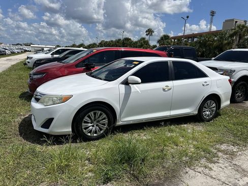 Used 2013 Toyota Camry LE FWD image 10