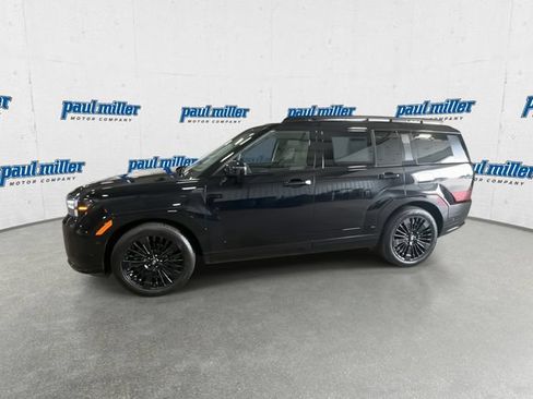 Used 2025 Hyundai Santa Fe Calligraphy AWD/4WD image 6