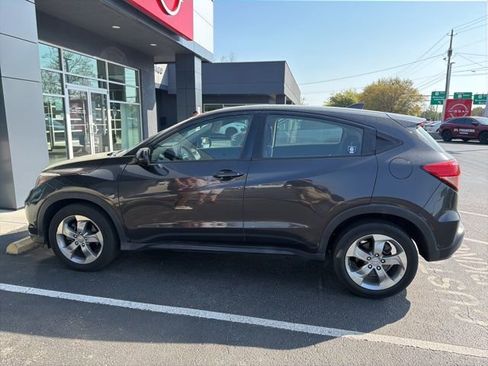 Used 2018 Honda HR-V LX image 2