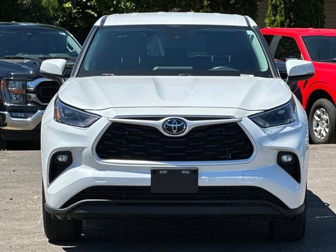 Used 2023 Toyota Highlander LE AWD/4WD image 9
