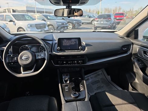 Used 2024 Nissan Rogue SV image 14