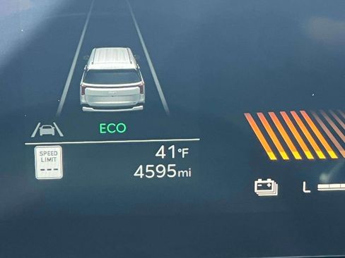 Certified 2025 Kia Carnival EX image 29