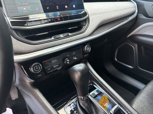 Used 2023 Jeep Compass Latitude AWD/4WD image 29