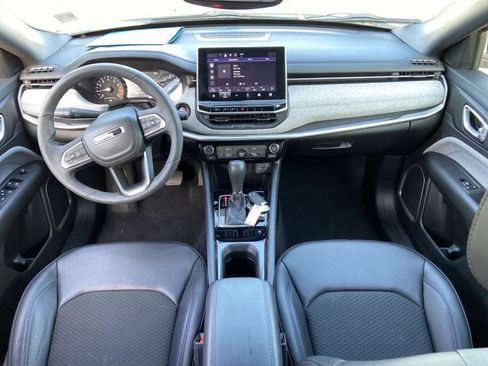 Used 2024 Jeep Compass Latitude image 47