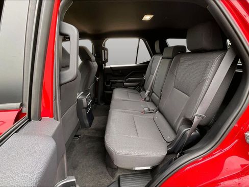 Used 2025 Toyota 4Runner SR5 AWD/4WD image 19