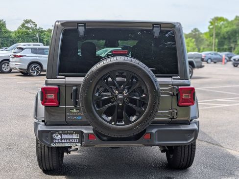Used 2025 Jeep Wrangler Unlimited Sahara w/ Safety Group AWD/4WD image 8