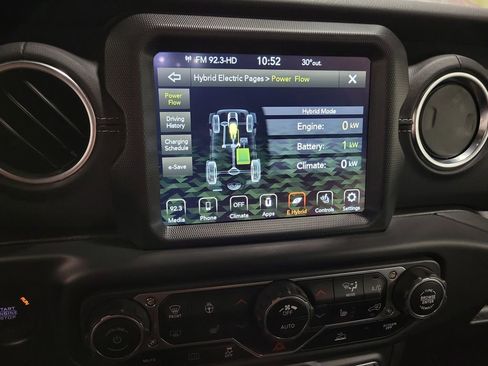 Used 2023 Jeep Wrangler Unlimited Sahara w/ Cold Weather Group image 15