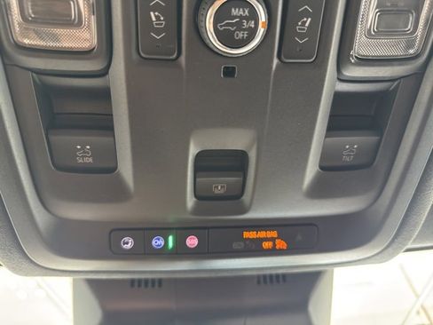 Used 2022 Cadillac Escalade Premium Luxury Platinum image 39