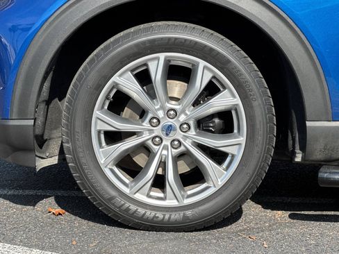 Certified 2021 Ford Explorer XLT RWD image 28