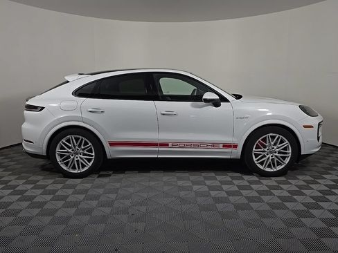 Used 2025 Porsche Cayenne S AWD/4WD image 8