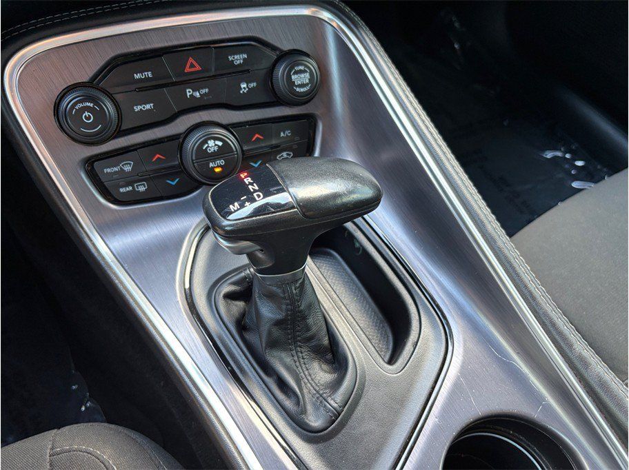 Used 2018 Dodge Challenger R/T w/ Performance Handling Group RWD image 32