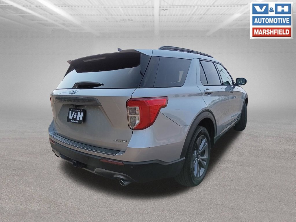 Used 2023 Ford Explorer XLT w/ Equipment Group 202A AWD/4WD image 6