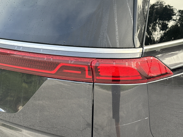 Used 2023 Kia Carnival SX Prestige FWD image 9
