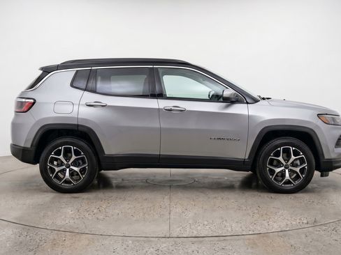 Used 2025 Jeep Compass Limited AWD/4WD image 11