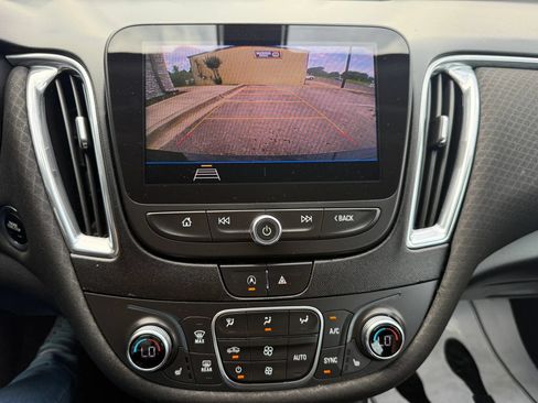 Used 2020 Chevrolet Malibu LT FWD image 12