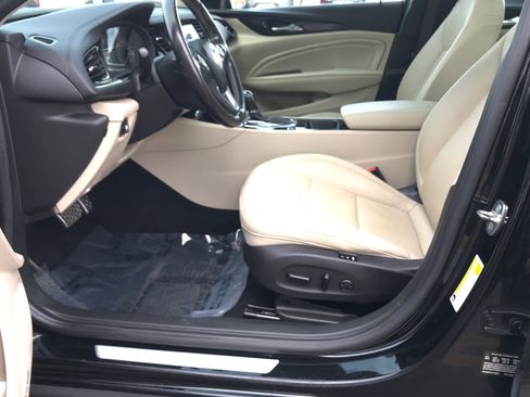 Used 2018 Buick Regal Essence w/ Driver Confidence Package #1 image 27