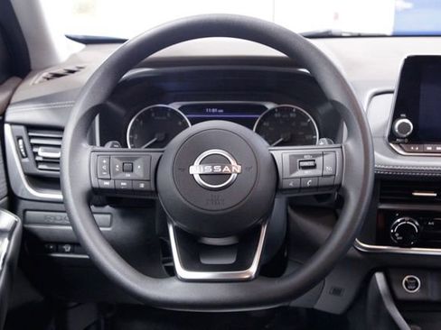 Used 2023 Nissan Rogue S image 14