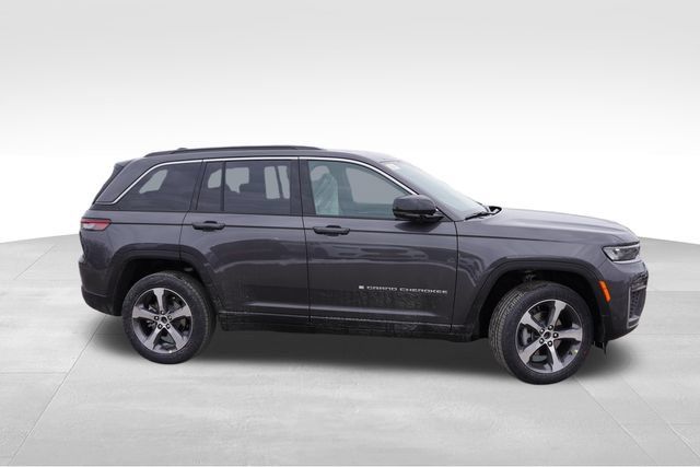 New 2026 Jeep Grand Cherokee Limited w/ Luxury Tech Group II AWD/4WD image 2
