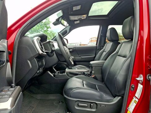 Used 2022 Toyota Tacoma Limited AWD/4WD image 13