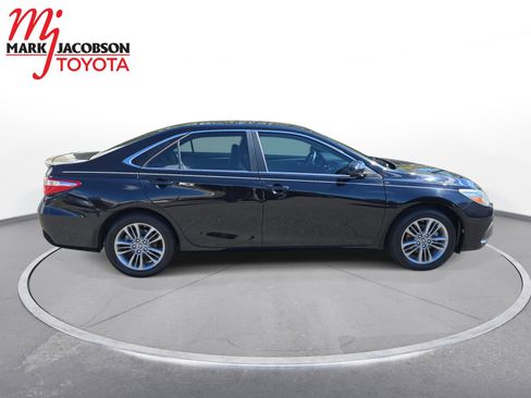 Used 2016 Toyota Camry SE image 4