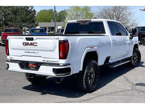 Used 2022 GMC Sierra 3500 Denali w/ Denali Ultimate Package AWD/4WD image 15