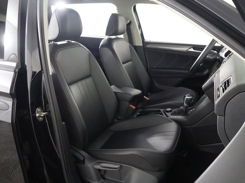 Used 2022 Volkswagen Tiguan SE w/ Panoramic Sunroof Package image 30