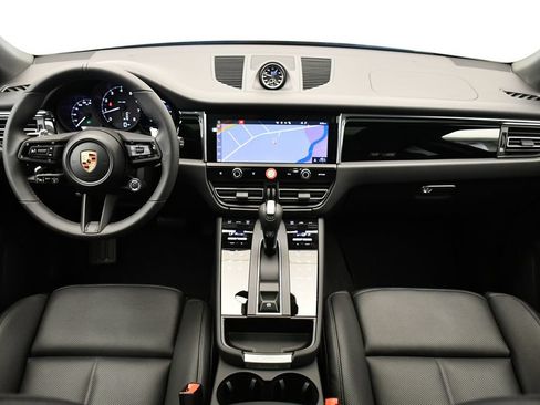 Certified 2026 Porsche Macan AWD/4WD image 22
