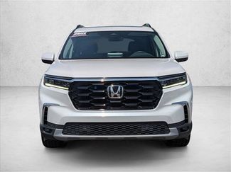 Used 2025 Honda Pilot Touring video 2