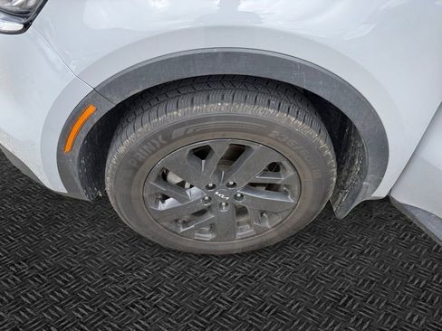 Certified 2023 Kia Sorento S w/ Panoramic Sunroof Package image 11