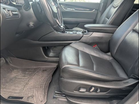 Used 2021 Cadillac XT6 Premium Luxury image 11