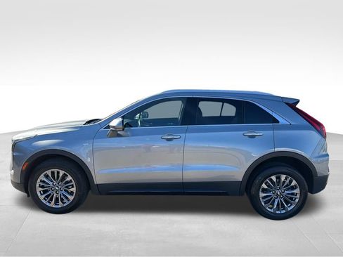 Used 2025 Cadillac XT4 Premium Luxury image 2