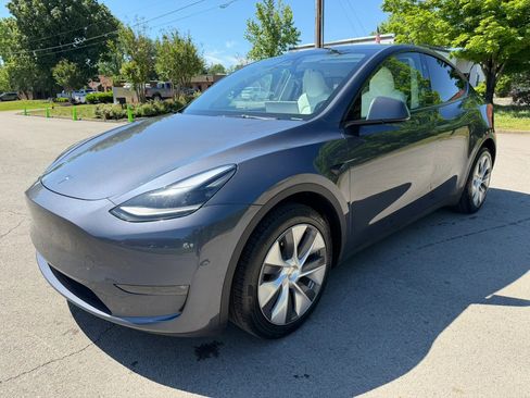 Used 2023 Tesla Model Y Long Range AWD/4WD image 9