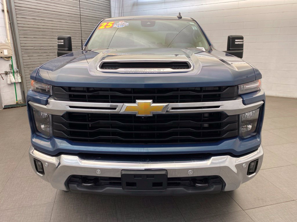 Used 2025 Chevrolet Silverado 2500 LT w/ Texas Edition AWD/4WD image 3