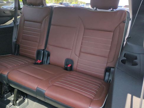 Used 2023 GMC Yukon Denali Ultimate AWD/4WD image 32