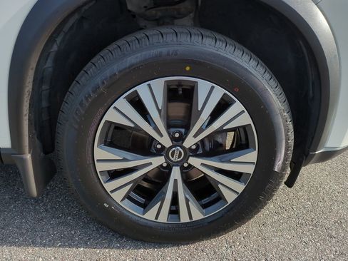 Used 2021 Nissan Rogue SV image 11