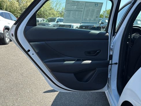 Used 2025 Hyundai Elantra SEL FWD image 22