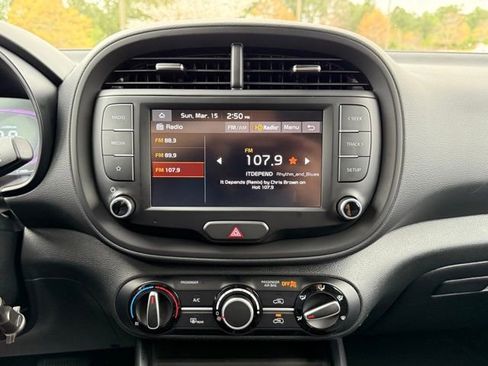 Used 2025 Kia Soul LX image 19