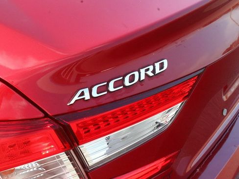 Used 2019 Honda Accord Touring image 9