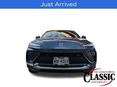 Used 2026 Buick Envista Sport Touring image 1