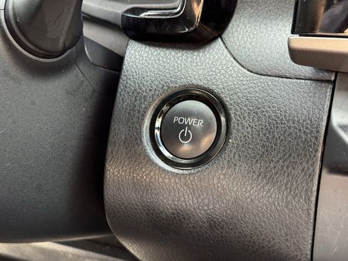 Used 2025 Toyota Camry SE image 21