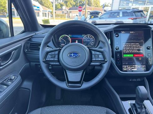 Used 2025 Subaru Forester Premium AWD/4WD image 24