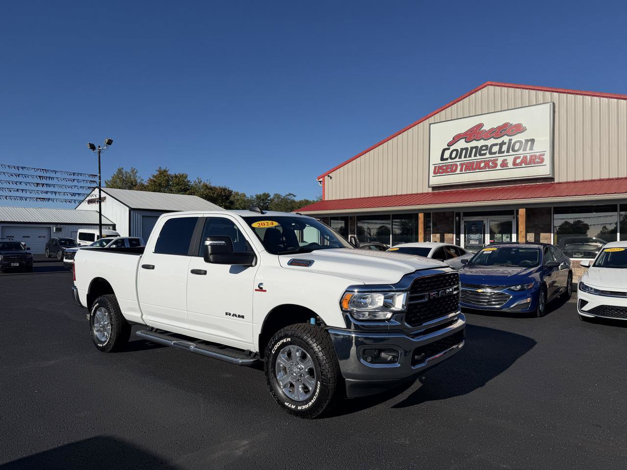 Used 2024 RAM 2500 Big Horn w/ Off Road Package AWD/4WD image 2