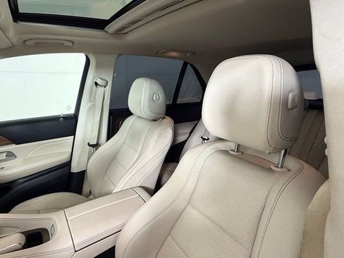 Used 2022 Mercedes-Benz GLE 350 w/ Premium Package image 6