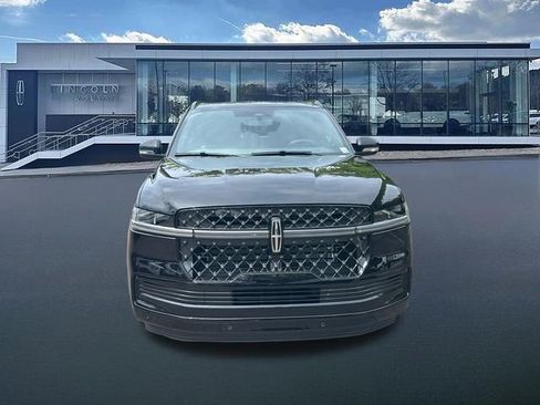 New 2026 Lincoln Navigator Reserve w/ Jet Appearance Package AWD/4WD image 2