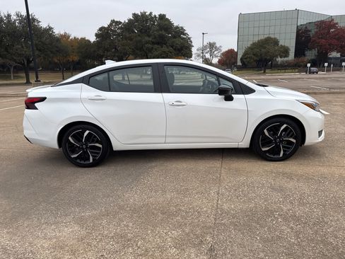 Used 2025 Nissan Versa SR image 9