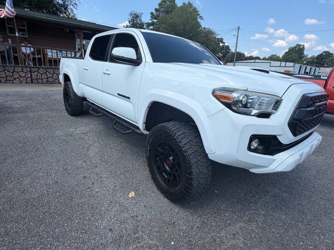 Used 2017 Toyota Tacoma TRD Sport w/ Premium & Technology Package AWD/4WD image 2