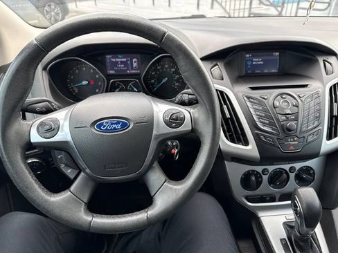 Used 2014 Ford Focus SE w/ SE Sport Package FWD image 5