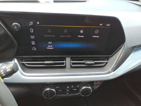 Used 2025 Chevrolet Trax LT FWD image 13