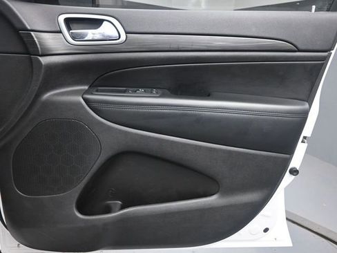 Used 2019 Jeep Grand Cherokee Altitude image 30