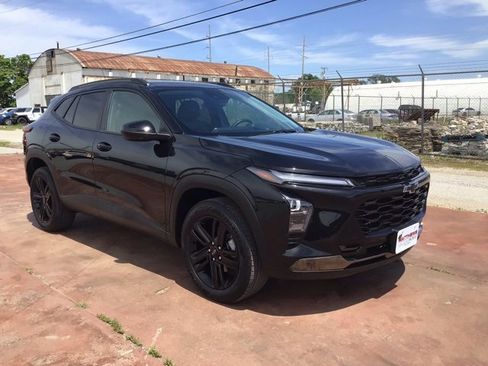 Used 2024 Chevrolet Trax ACTIV w/ Driver Confidence Package image 8